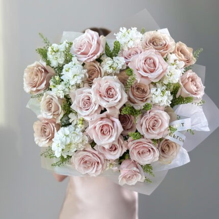 Hovering Feather flower bouquet