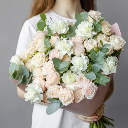 Creamy flower bouquet