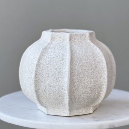 Contour Rib Vase 7 in