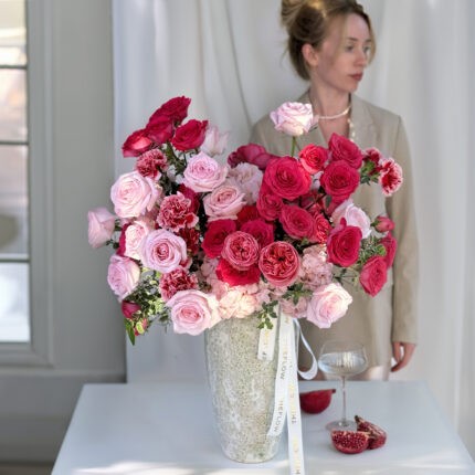 Rose Garden & Vase
