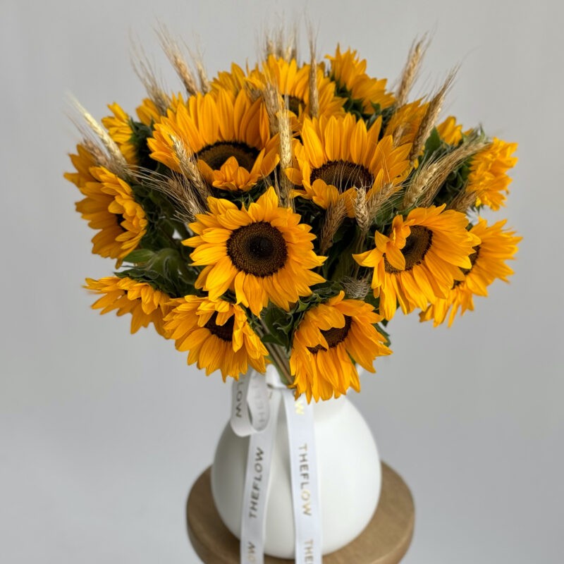 Sunshine & Vase flower arrangement by TheFlow florists
