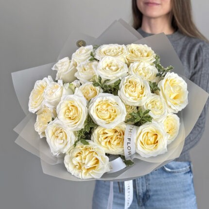 Candlelight rose bouquet