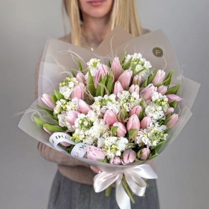 Blow a Kiss flower bouquet
