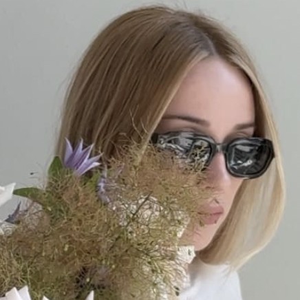 Anita Dudutite, founder and floral designer of TheFlow