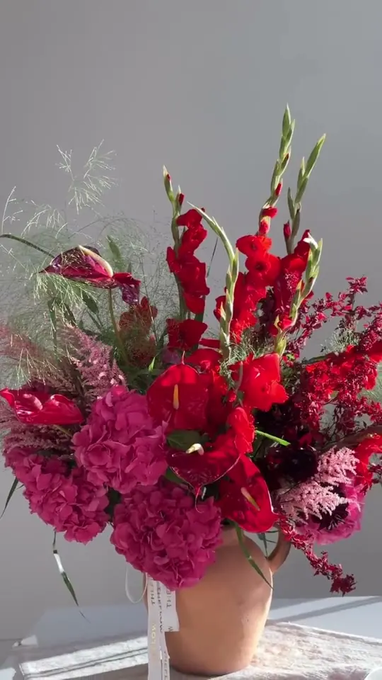 Red gladiolus in a vase